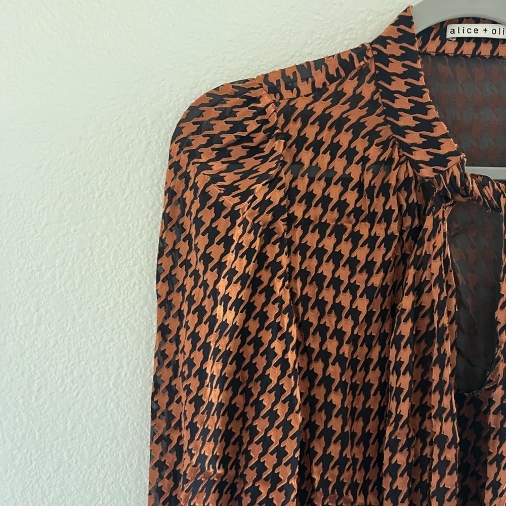 ALICE & OLIVIA | Lolita Houndstooth Devoré Semi-Sheer Chiffon Blouse | Size S - Picture 5 of 12